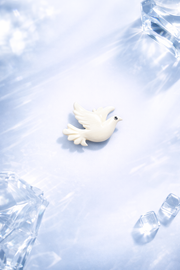 《展翅》和平鴿古象牙胸針