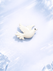 《展翅》和平鴿古象牙胸針