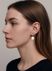 鈴蘭花古象牙掛鈎耳環